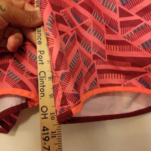 Nike Red Patterned Men's Hybrid Shorts - Picture 6 of 9